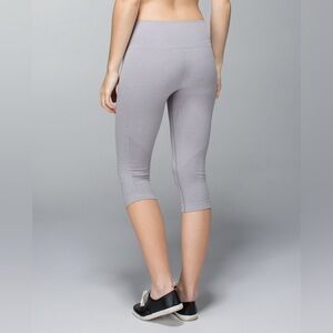 Lululemon In The Flow Crop II
Heathered Medium Grey Leggings